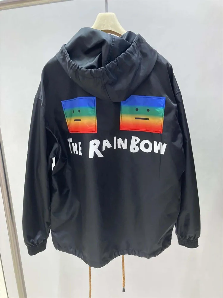 Куртка унисекс с радужными буквами осень 2022 черное нишевое Свободное пальто на