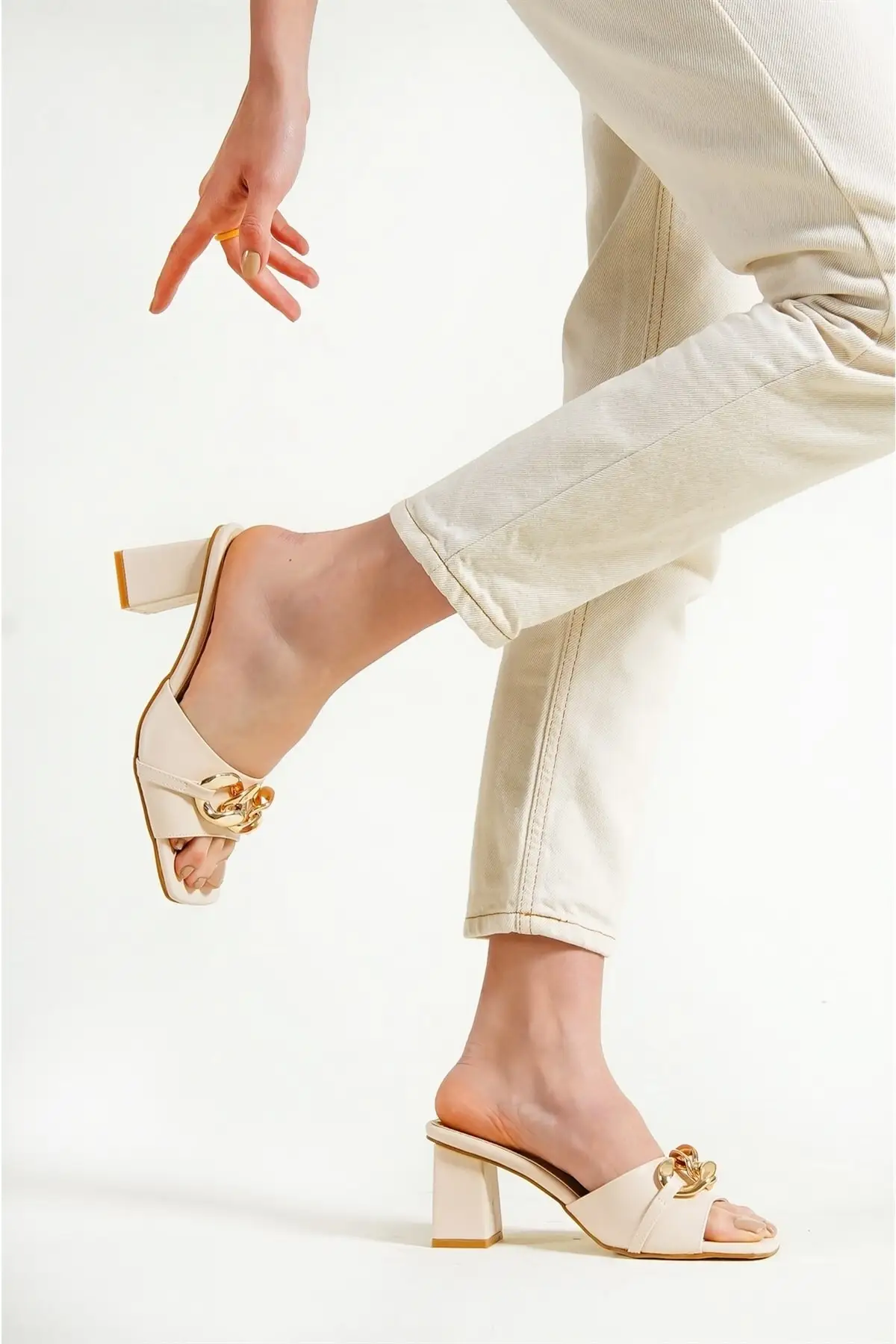 

Mona cream slippers