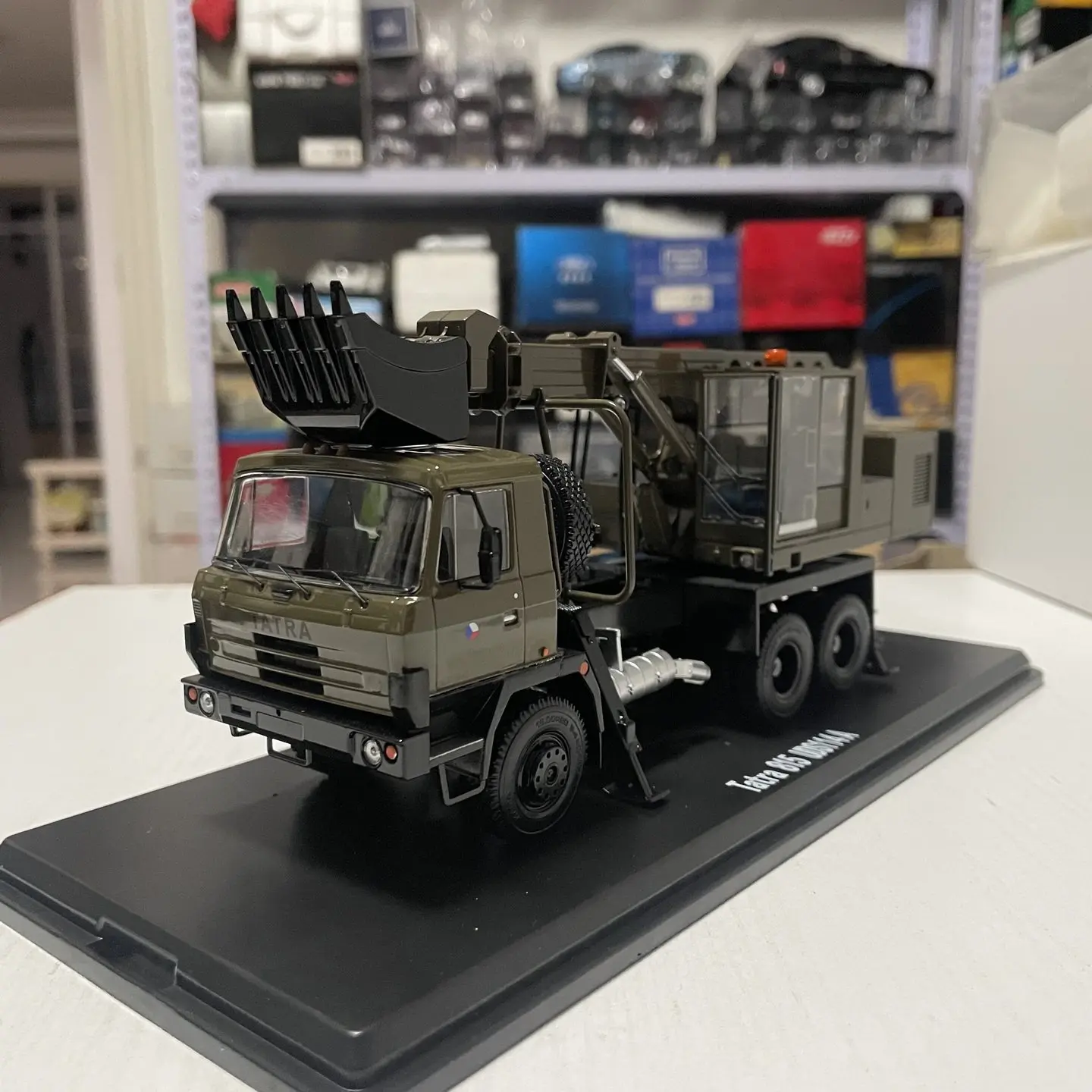 Фото Масштабная модель экскаватора Tatra 815 UDS114A из литого сплава, 1:43, классика, ностальгия, подарки для взрослых, сувенир, статическая модель для демонстрации №1
