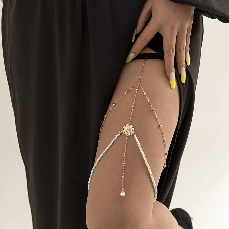

Sexy Hollow Flower Plate Imitation Pearl Elastic Thigh Chain for Women Creative Beach Leaves Pendant Tassel Body Chain Jewelry