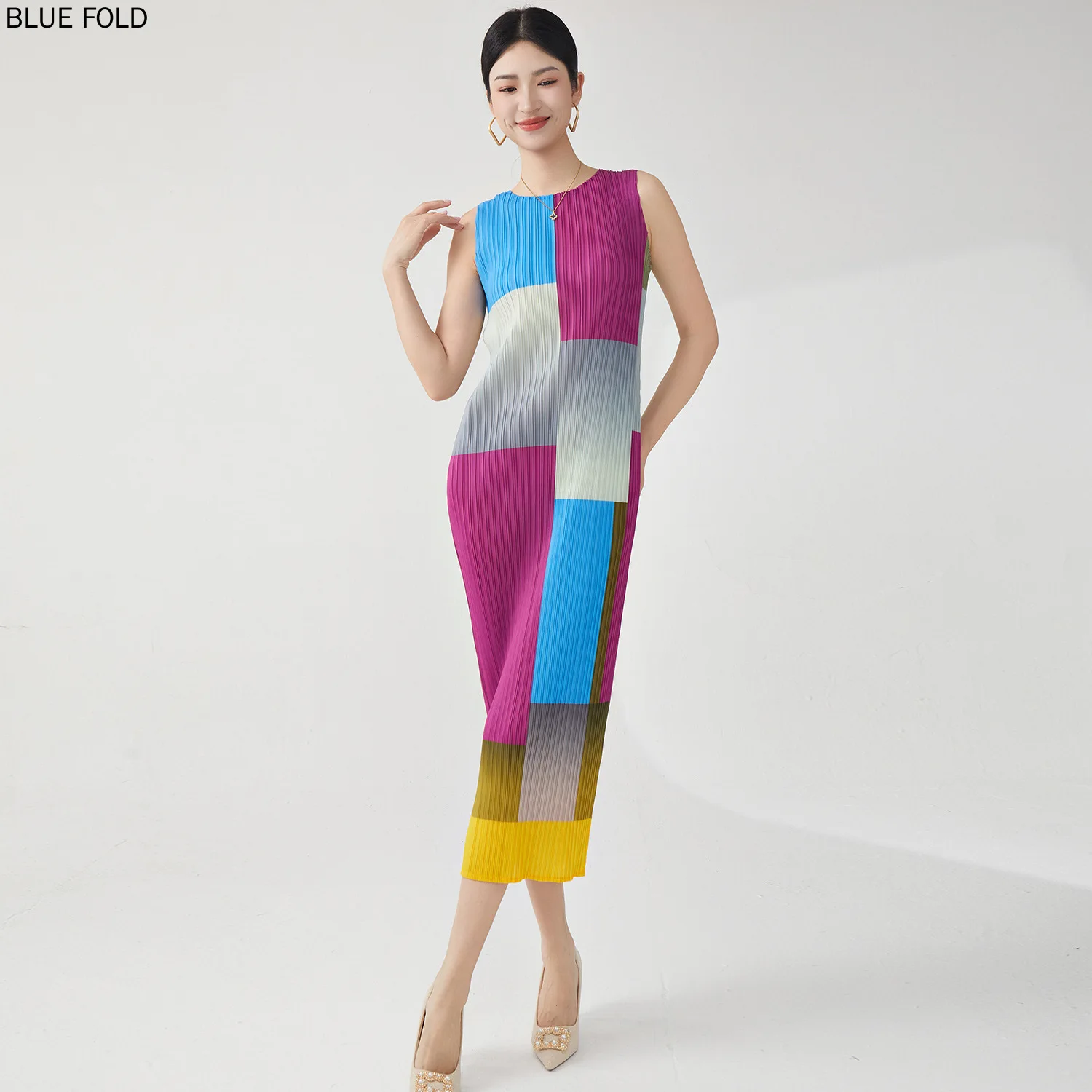 Женское платье миди элегантное прямое без рукавов контрастных цветов лето