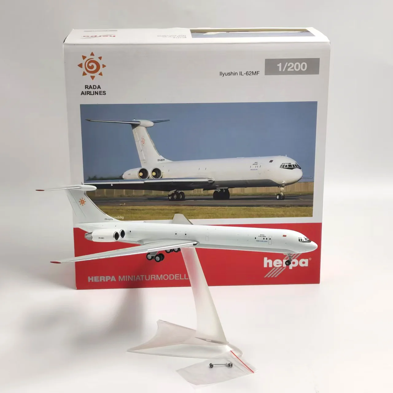 Фото Металлическая модель самолета Herpa 62MF 571715 в масштабе 1:200 №4
