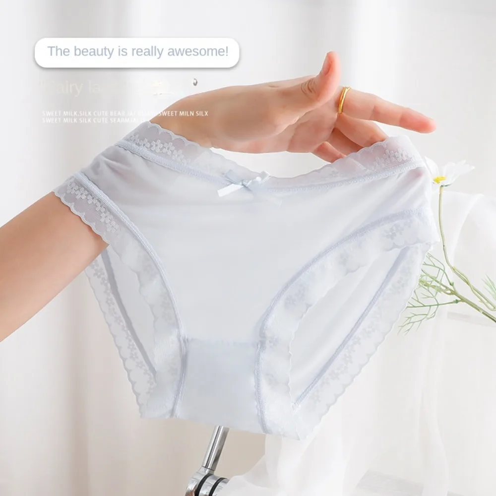 

Трусики женские ультратонкие бесшовные из вискозы с кружевом и оборками