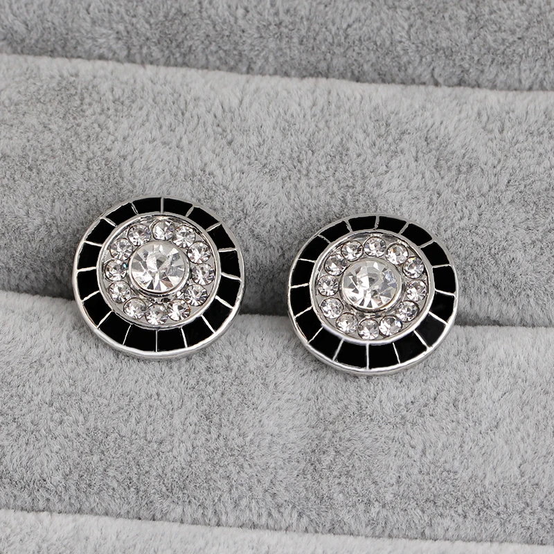 

Personality Black Enamel Carbon Fiber Mens Cuff Links Round Crystal Cufflinks For Party Club Rhinestone Buttons For Modern