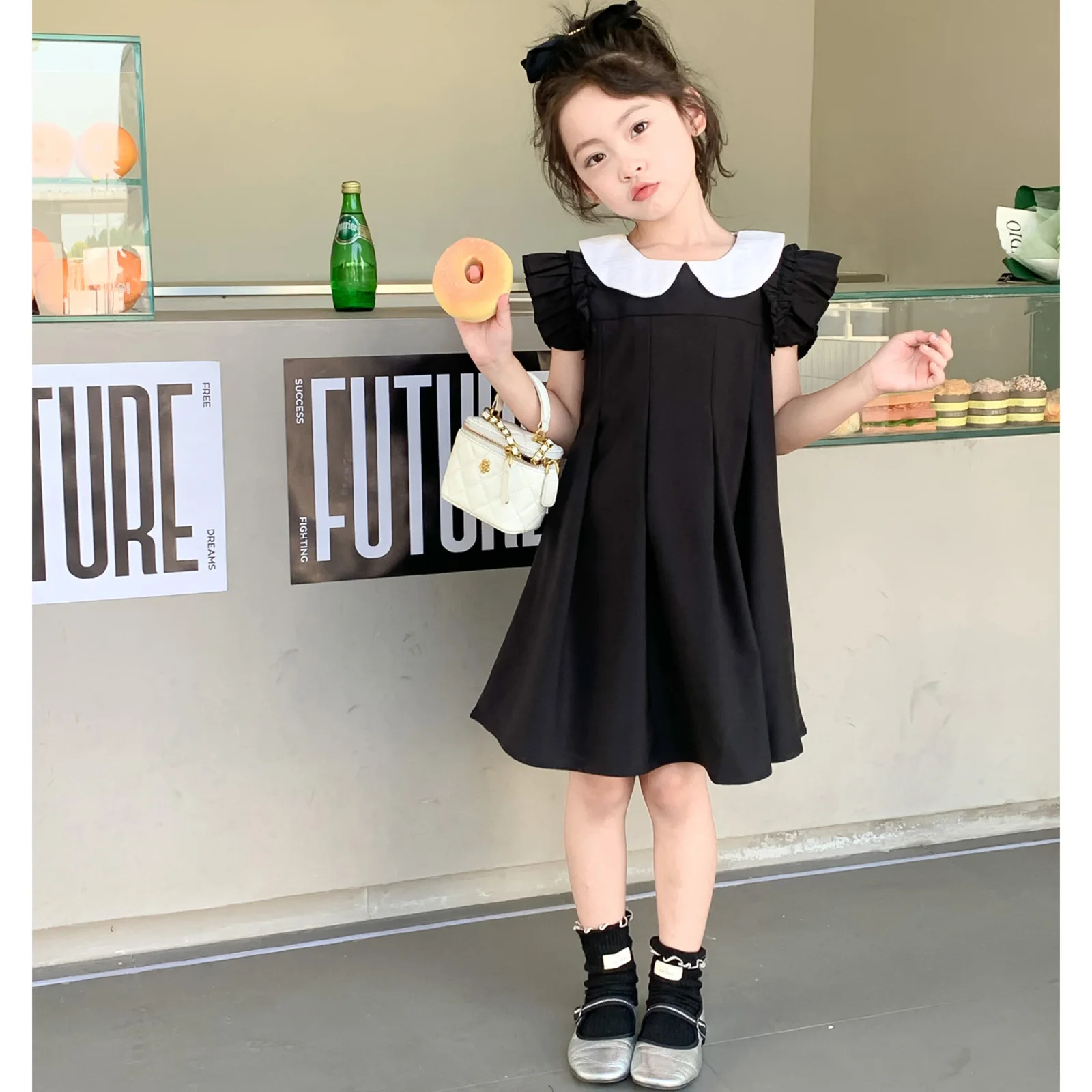 

Черное платье для девочек, новинка 2023, дизайнерское милое платье принцессы с кукольным воротником, хлопковое свободное ТРАПЕЦИЕВИДНОЕ ПЛАТЬЕ с маленькими летающими рукавами