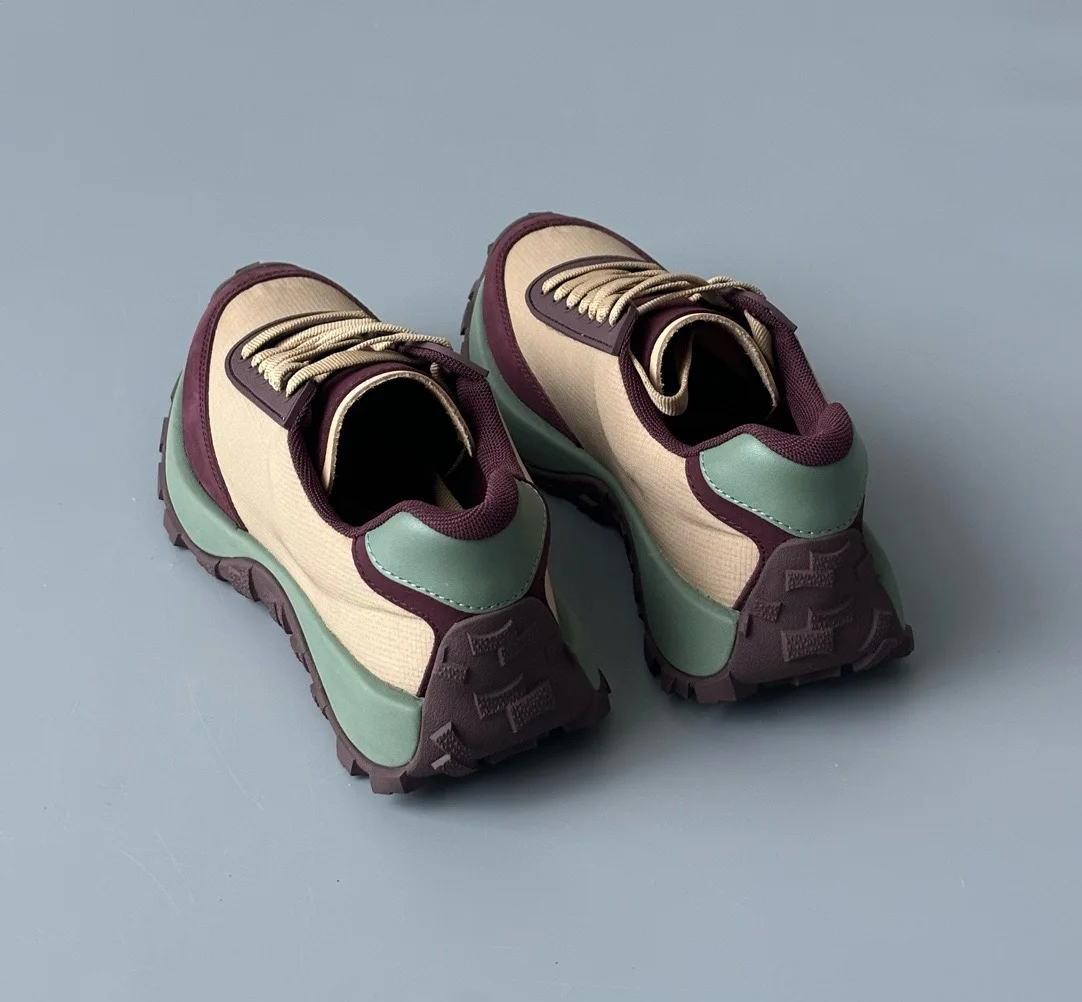 Женские кроссовки Maxdutti с цветными блоками из натуральной кожи