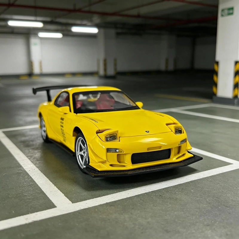 Фото Модель автомобиля Mazda RX-7 FD из сплава, масштаб 1:32, с открывающимися дверями, капотом и багажником, со звуковыми и световыми эффектами, в комплекте с подарками. №1