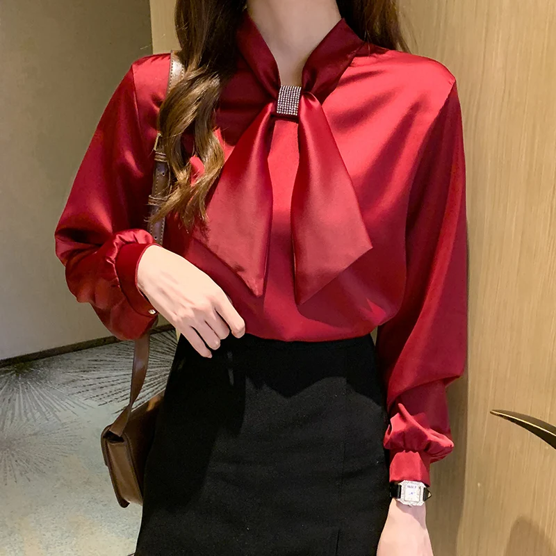 Женская офисная блузка с длинным рукавом белая шифоновая V-образным вырезом и