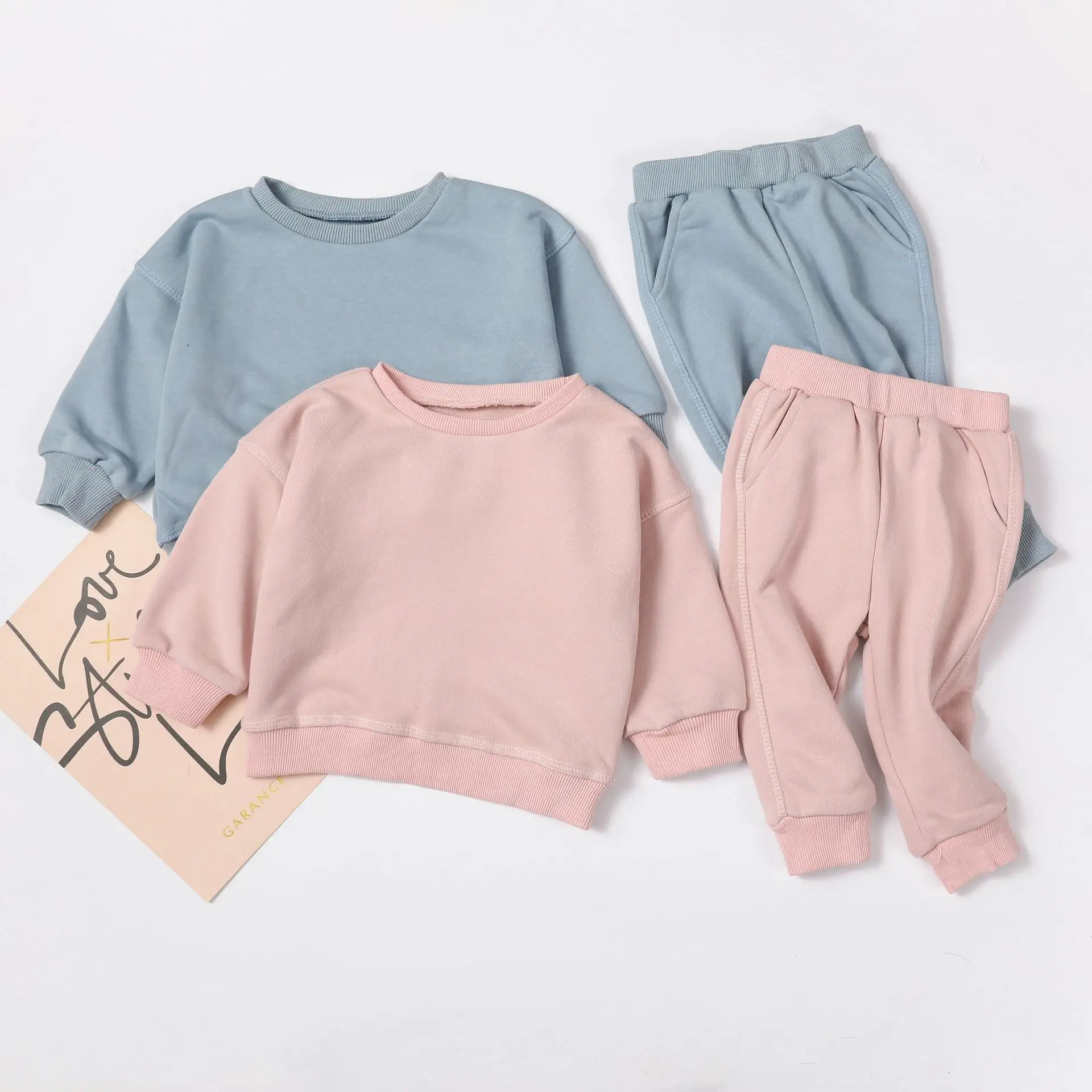 

Комплект Спортивный детский однотонный из пуловера с круглым вырезом и брюк реглан