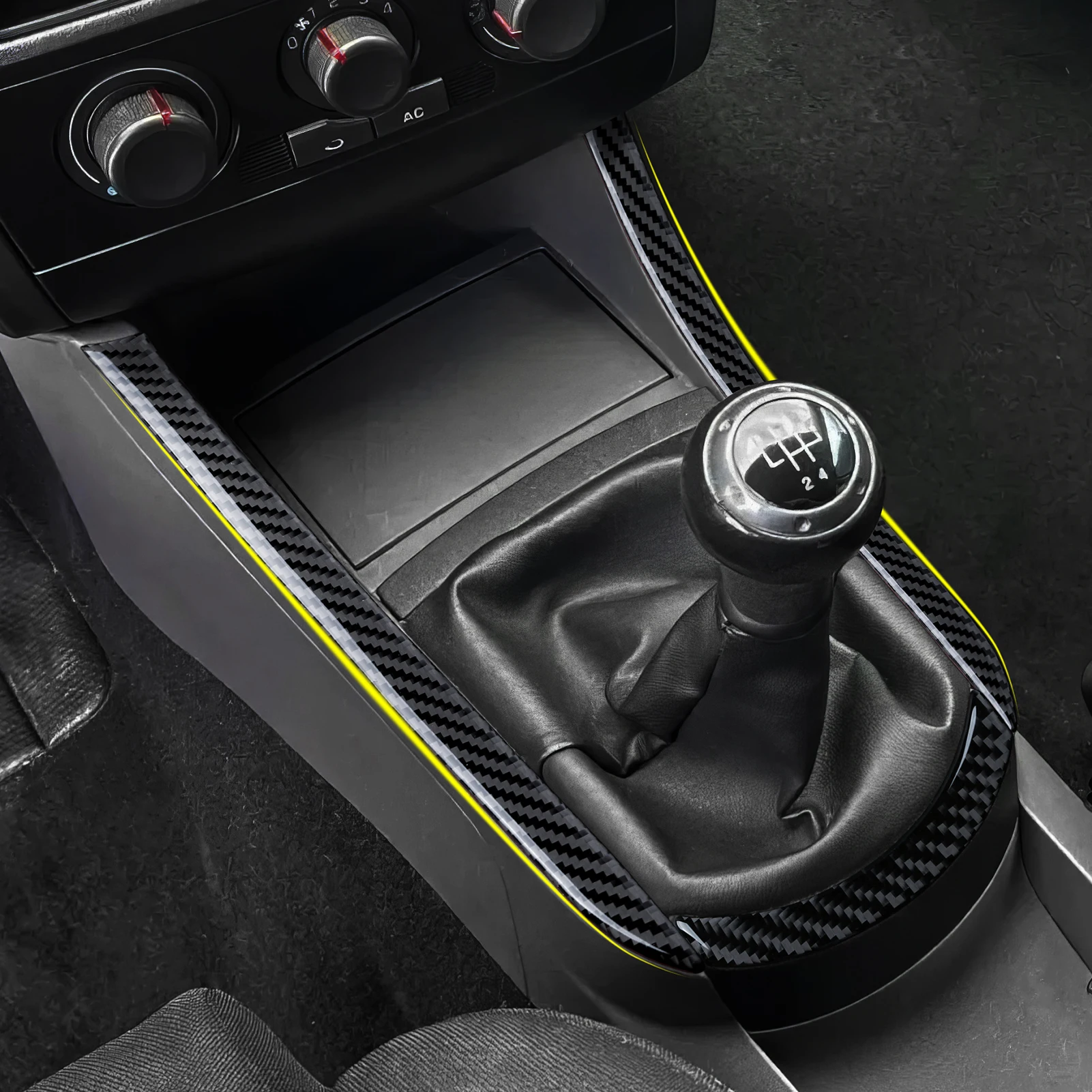 Фото Аксессуары для SEAT Cordoba Ibiza 6L (2002-2009). Наклейка для интерьера из углеродного волокна. Накладка на центральную консоль автомобиля, панель переключения передач №5