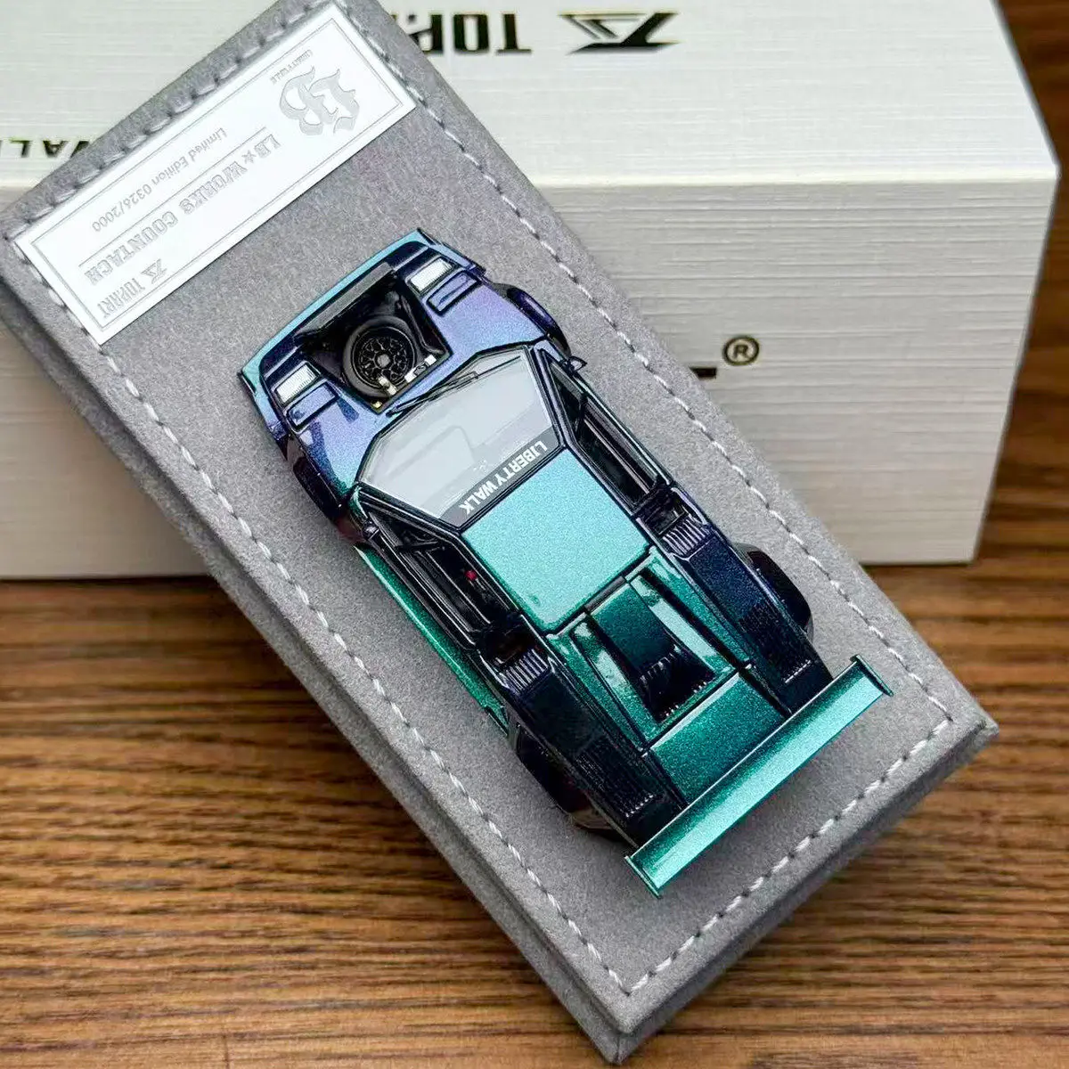 Фото Коллекционная модель Topart 1:64, литая под давлением, из сплава, LBWK Lamborghini Countach, классический спортивный автомобиль, подарок для взрослых, сувенир, статическая модель для демонстрации №1
