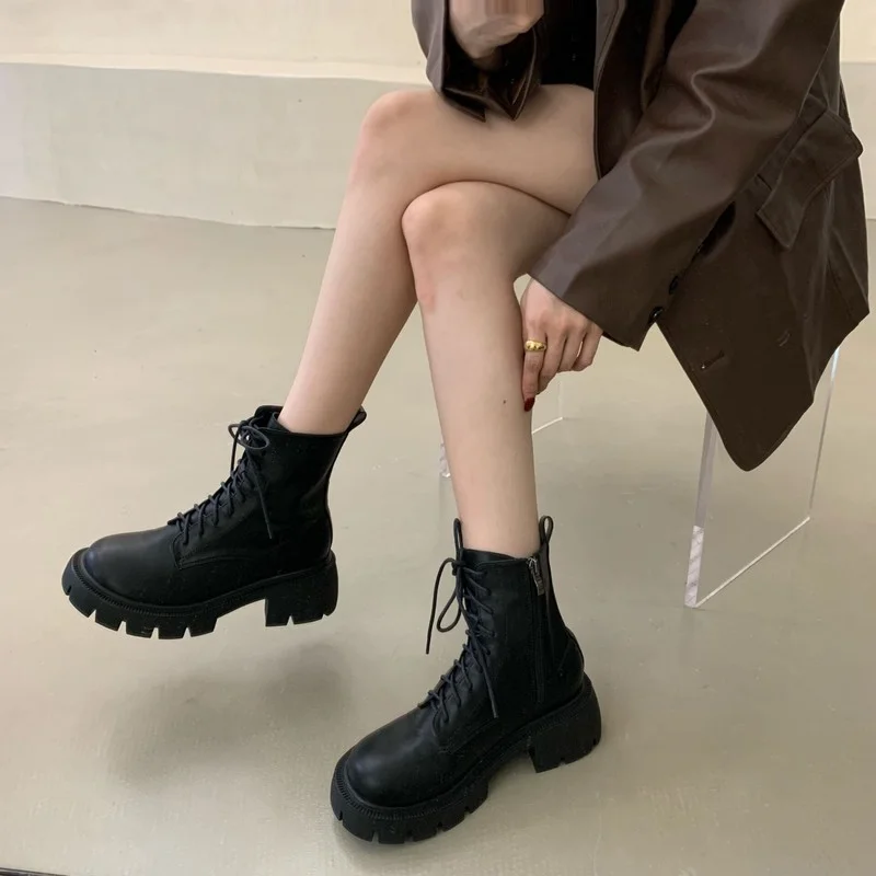 

Женские ботинки из натуральной кожи, на молнии, с круглым носком