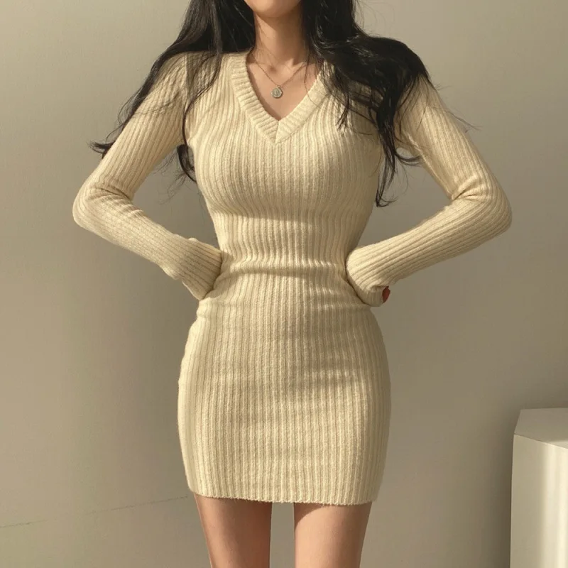

Осень 2023, новый китайский свитер, корейский дизайн, чувственный V-образный вырез, облегающее трикотажное платье, облегающее платье, юбка на бедрах, женское платье