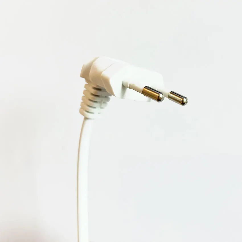 0 3 м 90 градусов Schuko CEE7/16 Европа 2-контактный штекер на прямоугольный IEC 320 C7 кабель