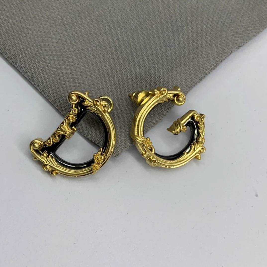 

European and American popular two-color pattern earrings