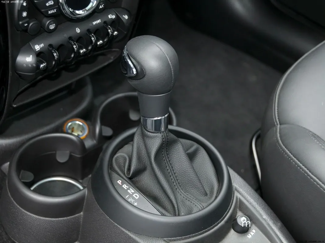 Фото Оригинальная б/у накладка на ручку переключения передач для BMW MINI Cooper Countryman R60 PACEMAN R61 №3