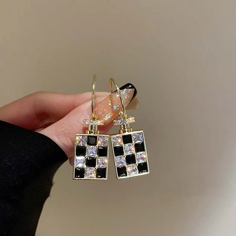 

Hernasion 2022 Fashion Bling Zirconia Earrings Square Checkerboard Earring For Women Jewelry Accessories