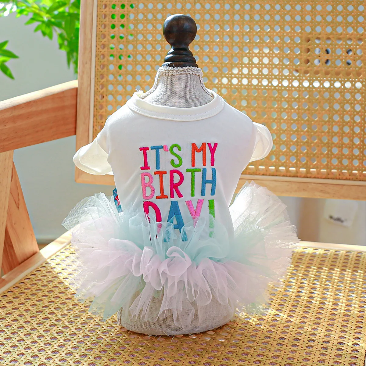 

Платье-пачка с надписью «Happy Birthday» для собак и принцесс