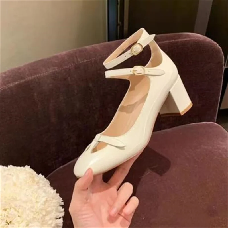 

Туфли женские с пряжкой, лакированная кожа, с круглым носком, высокий каблук, ремешок на щиколотке