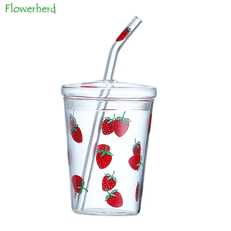 Большая бутылка для воды с соломинкой чашка сока молока на завтрак милая девушка