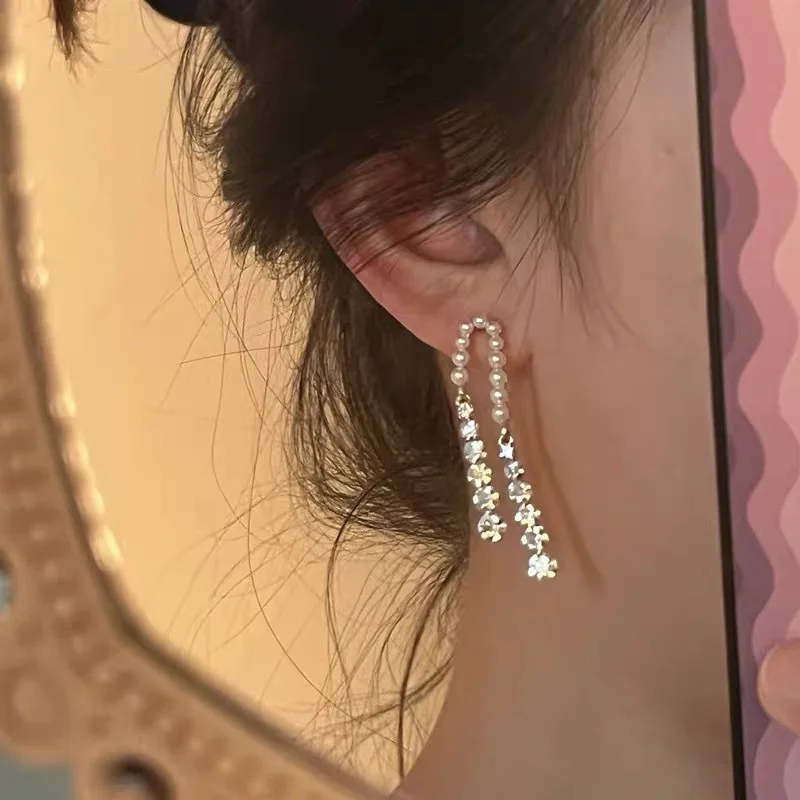 

Korean Imitation Retro Pearl zircon zircon Stud Earrings Ladies Fashion Crystal Elegant Jewelry Everyday Party