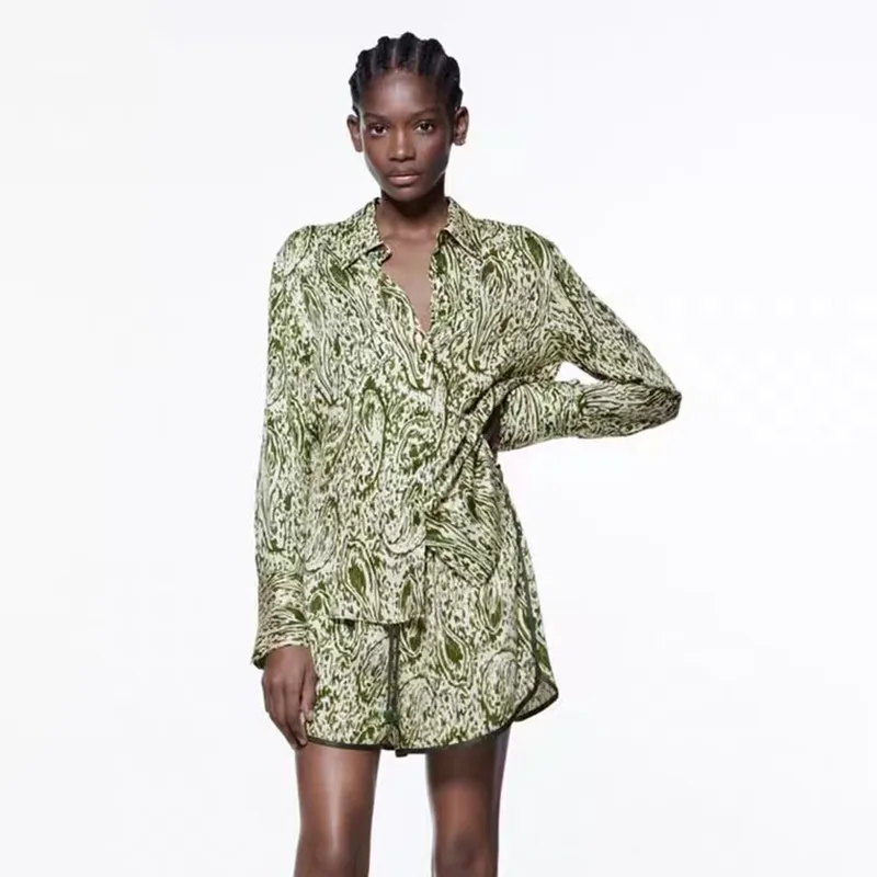 

Блузка Женская атласная с длинным рукавом, на пуговицах