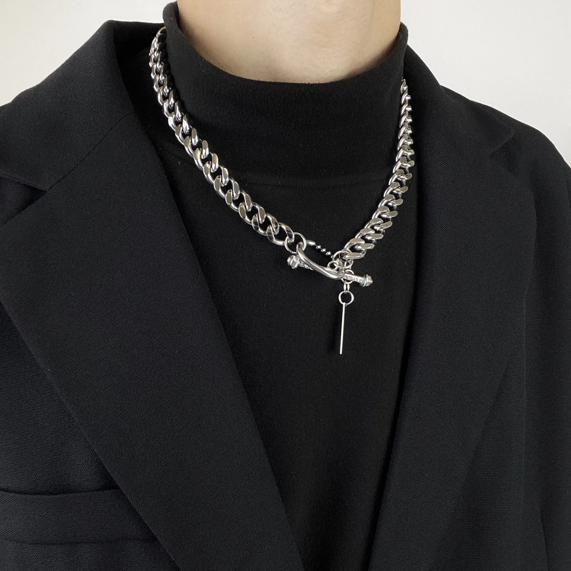 

Hip-hop Punk Fashion Titanium Steel Fashion Cuban Chain Necklace Inlaid with Zircon Word OT Buckle Clavicle Chain