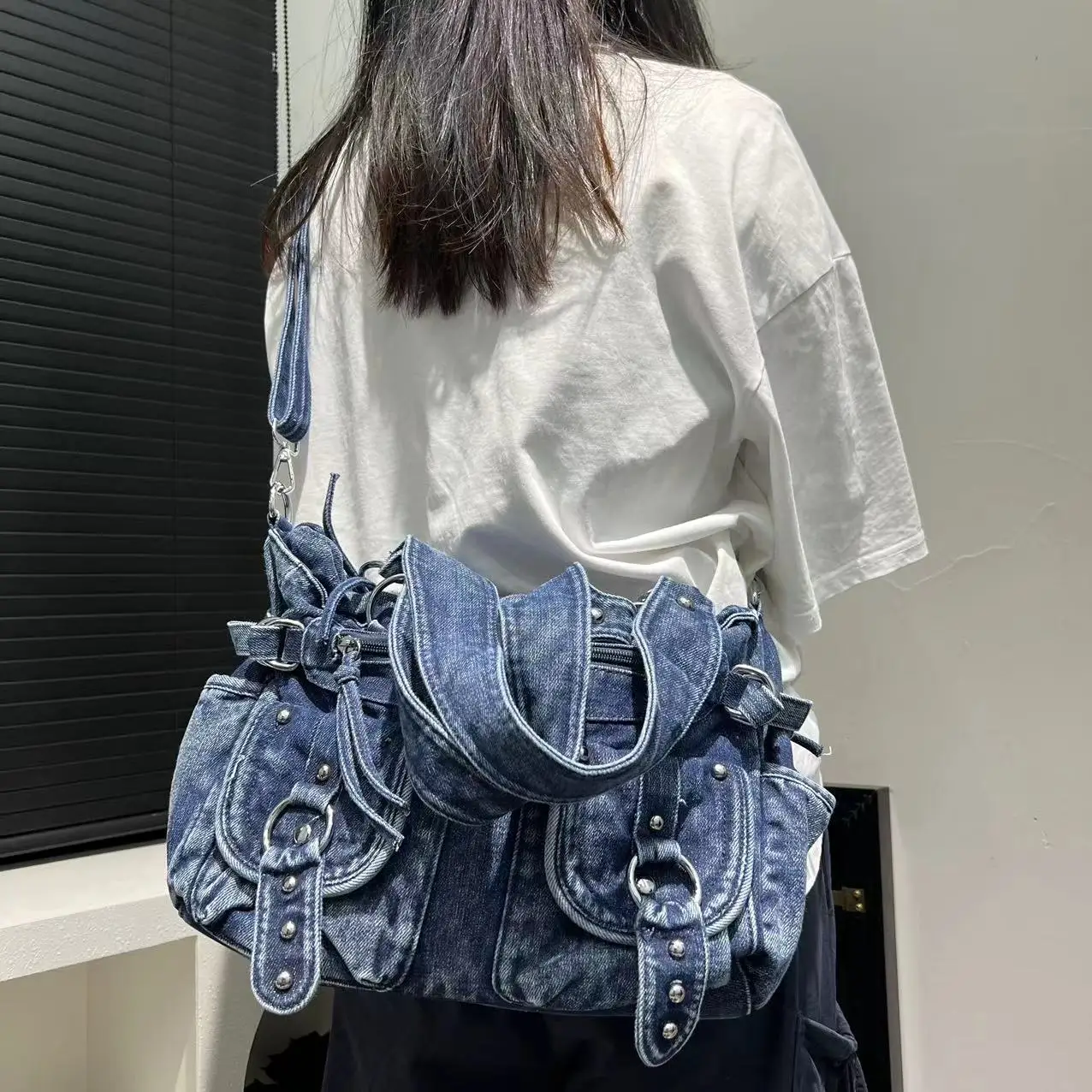 Женская модная джинсовая сумка из потертого денима с несколькими карманами и