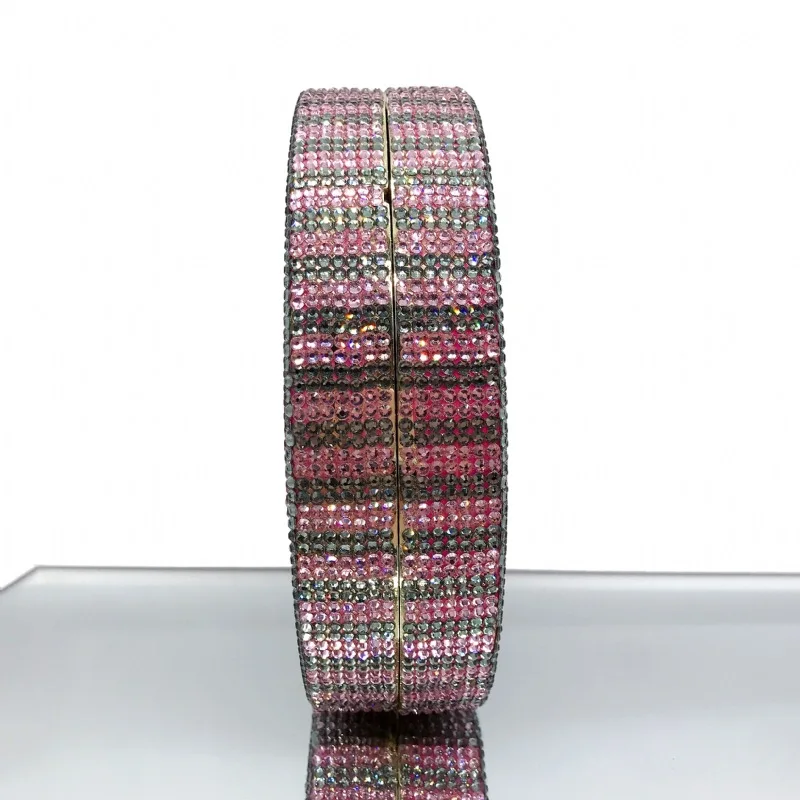 Рисунок 5 - Женские вечерние сумки розового цвета с кристаллами