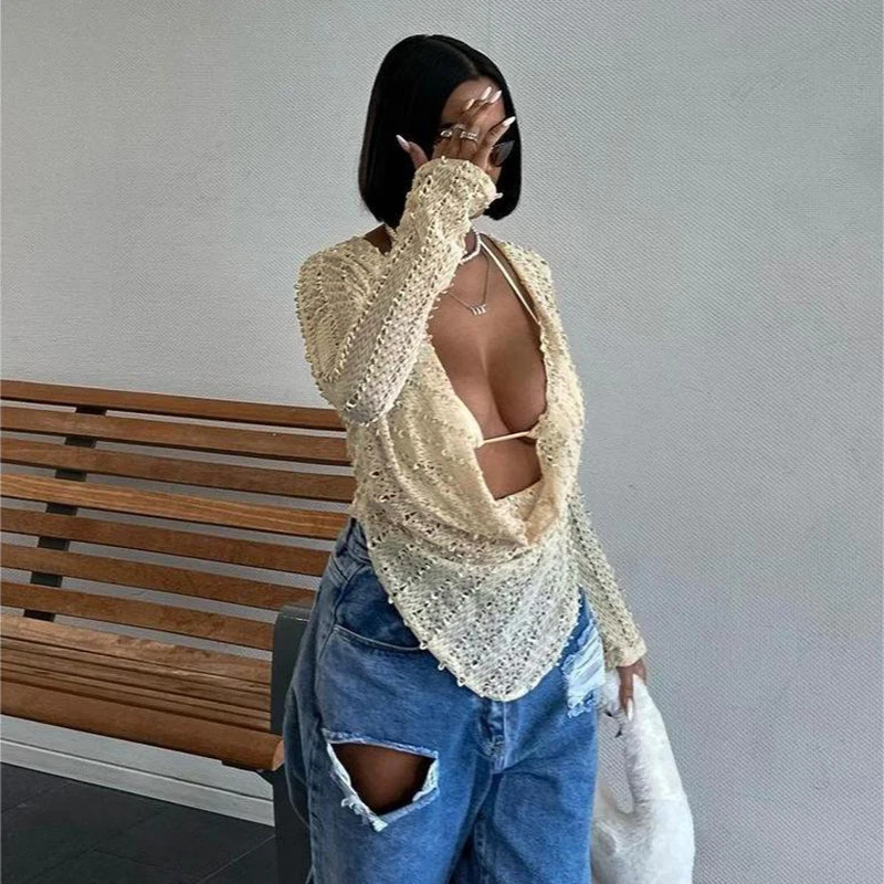 Женская трикотажная футболка с длинным рукавом вырезами