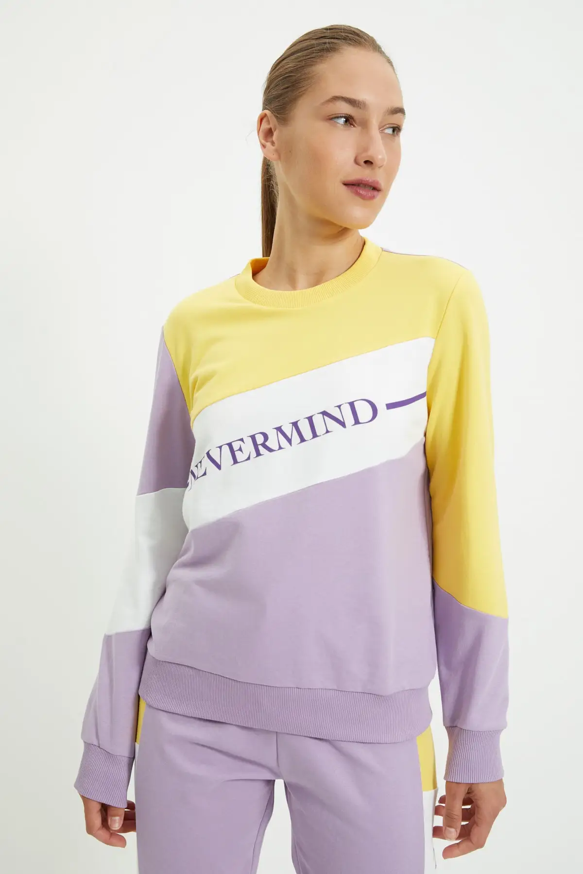 

Trendyol With Color Block Printed Basic Sweatshirt TWOAW22SW0675