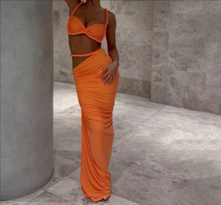 Женский комплект из укороченного топа и мини-юбки с высокой талией цвета в