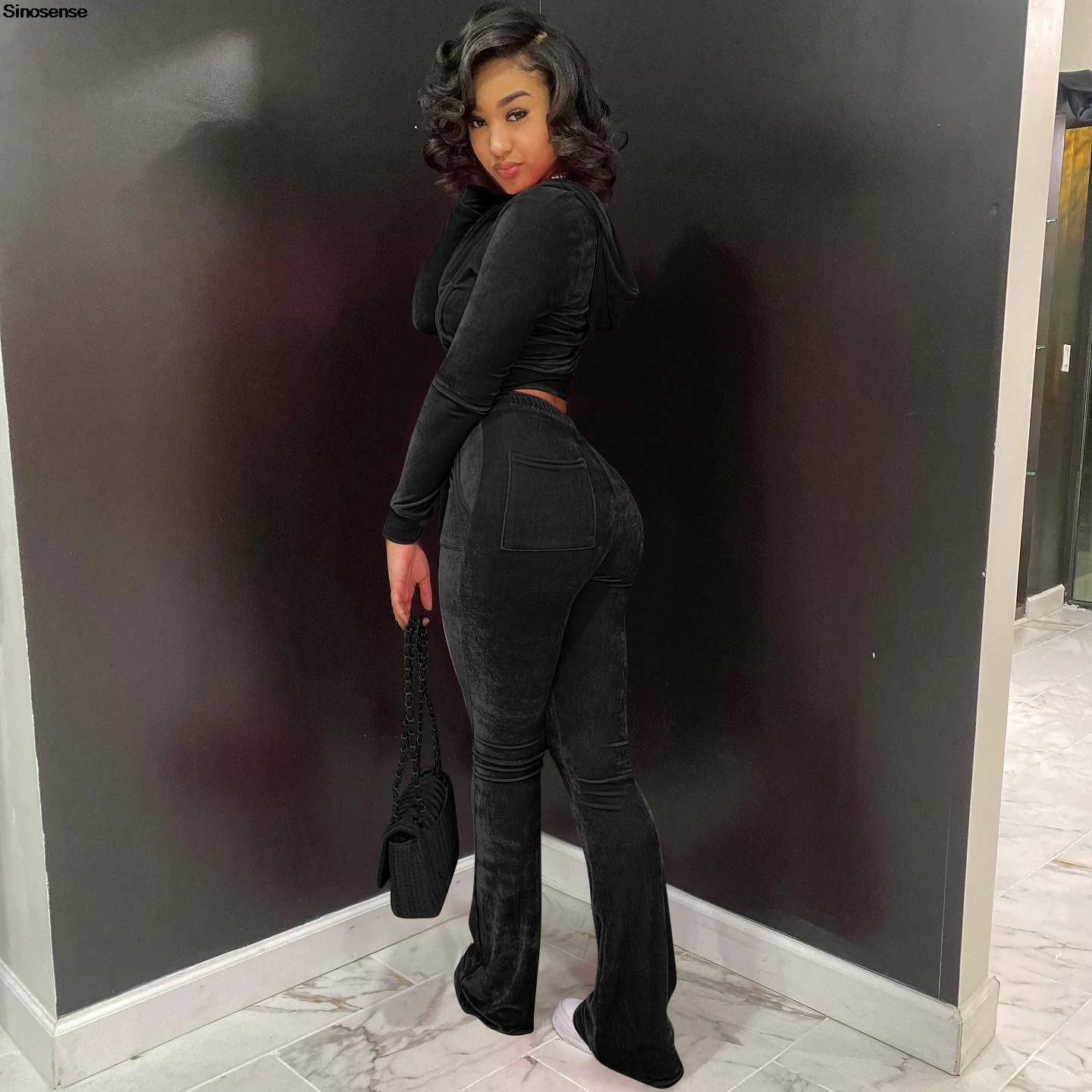 Женский спортивный костюм из двух предметов