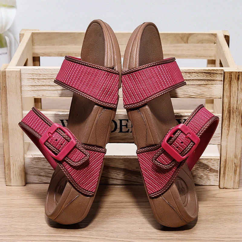 New fashion sandals beach buckle strap slippers soft sole non-slip 2022 hot sale casual comfortable breathable women's slippers