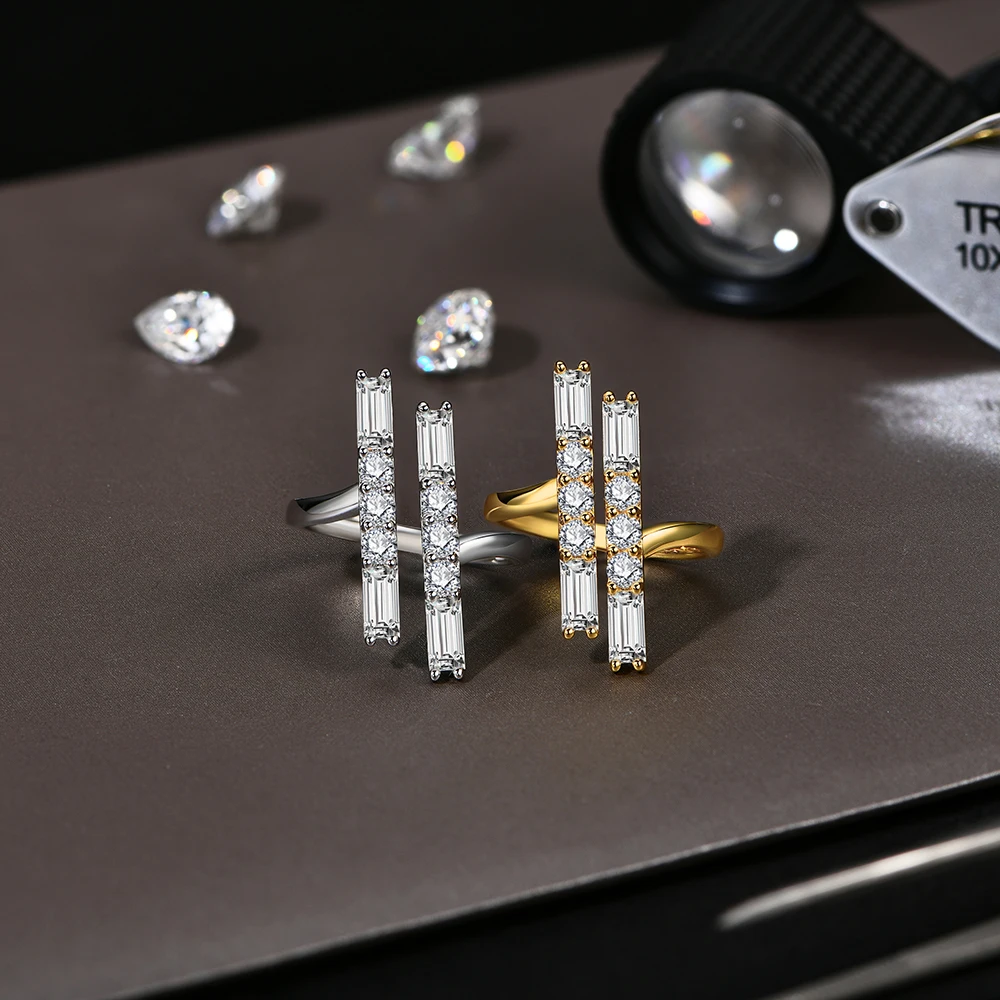 Женское кольцо с муассанитом