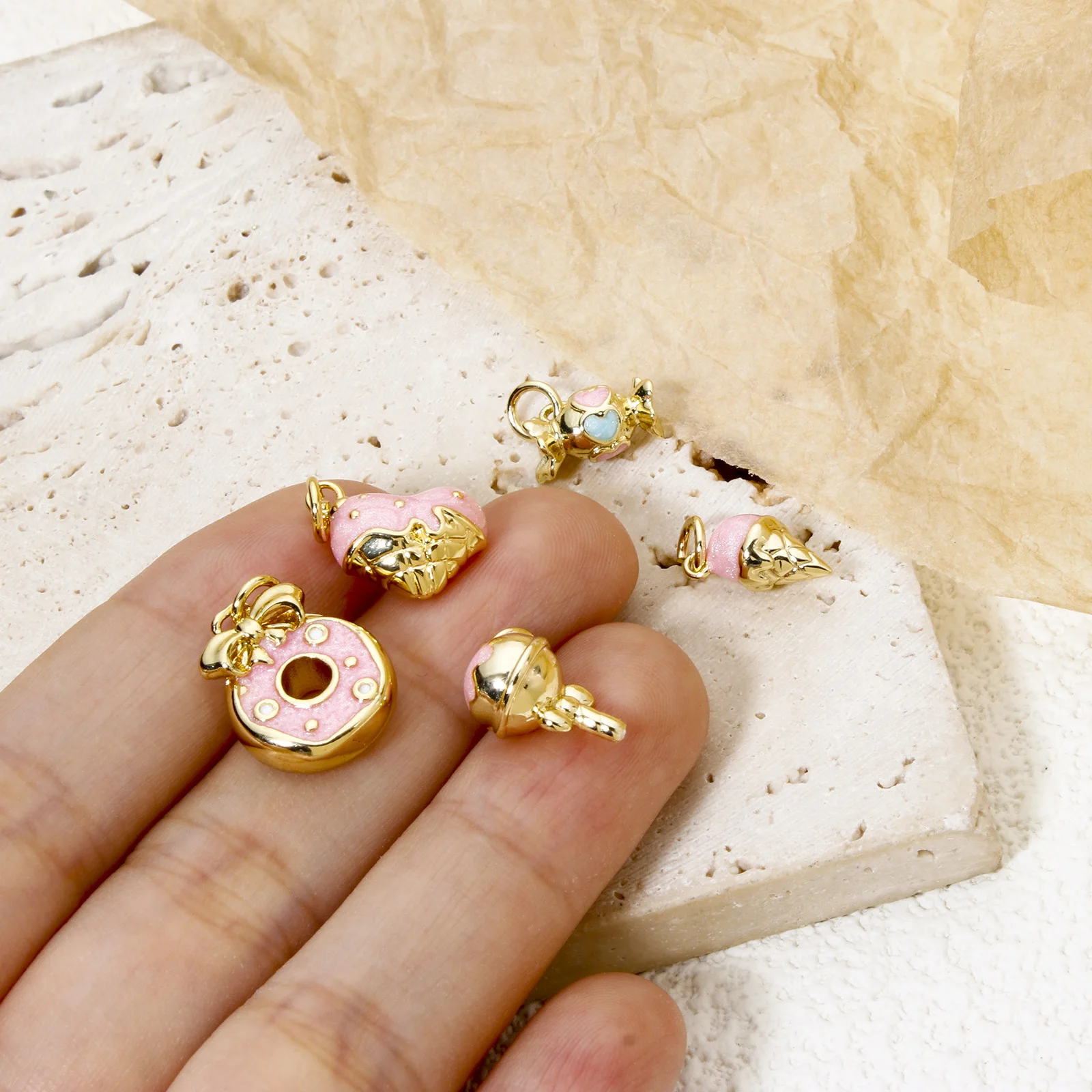 2 шт. новые латунные подвески розовая жемчужная эмаль геометрическое сердце