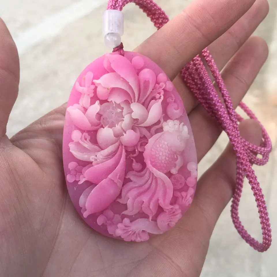 

Peach Blossom Jade's Natural Opal Super Fairy Palace Style Ink Has Fish Sweater Chain Women's Fashion Pendant Jewelry for Years