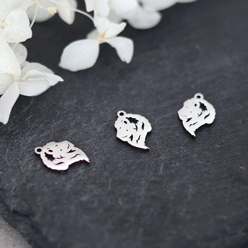 Подвеска в виде льва