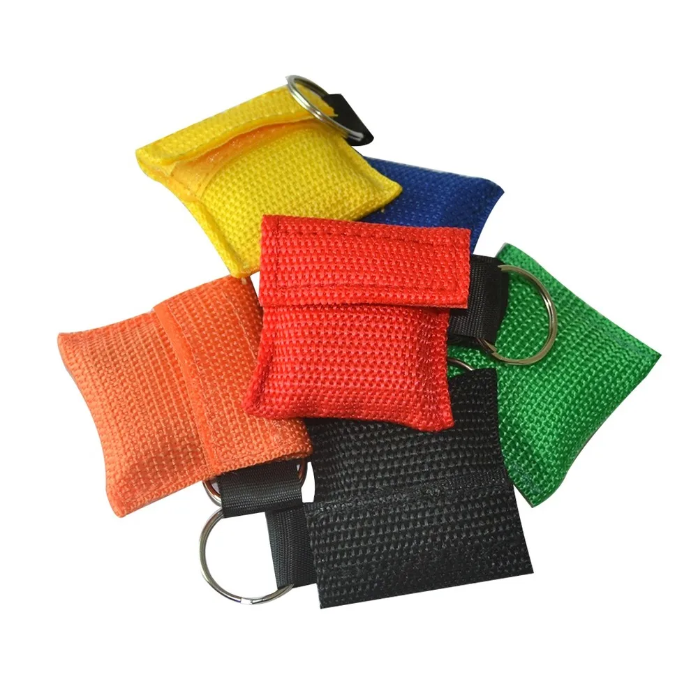 Одноразовый маска для реанимации CPR с клапаном одностороннего вдоха для дыхания рта поверх первичной помощи.