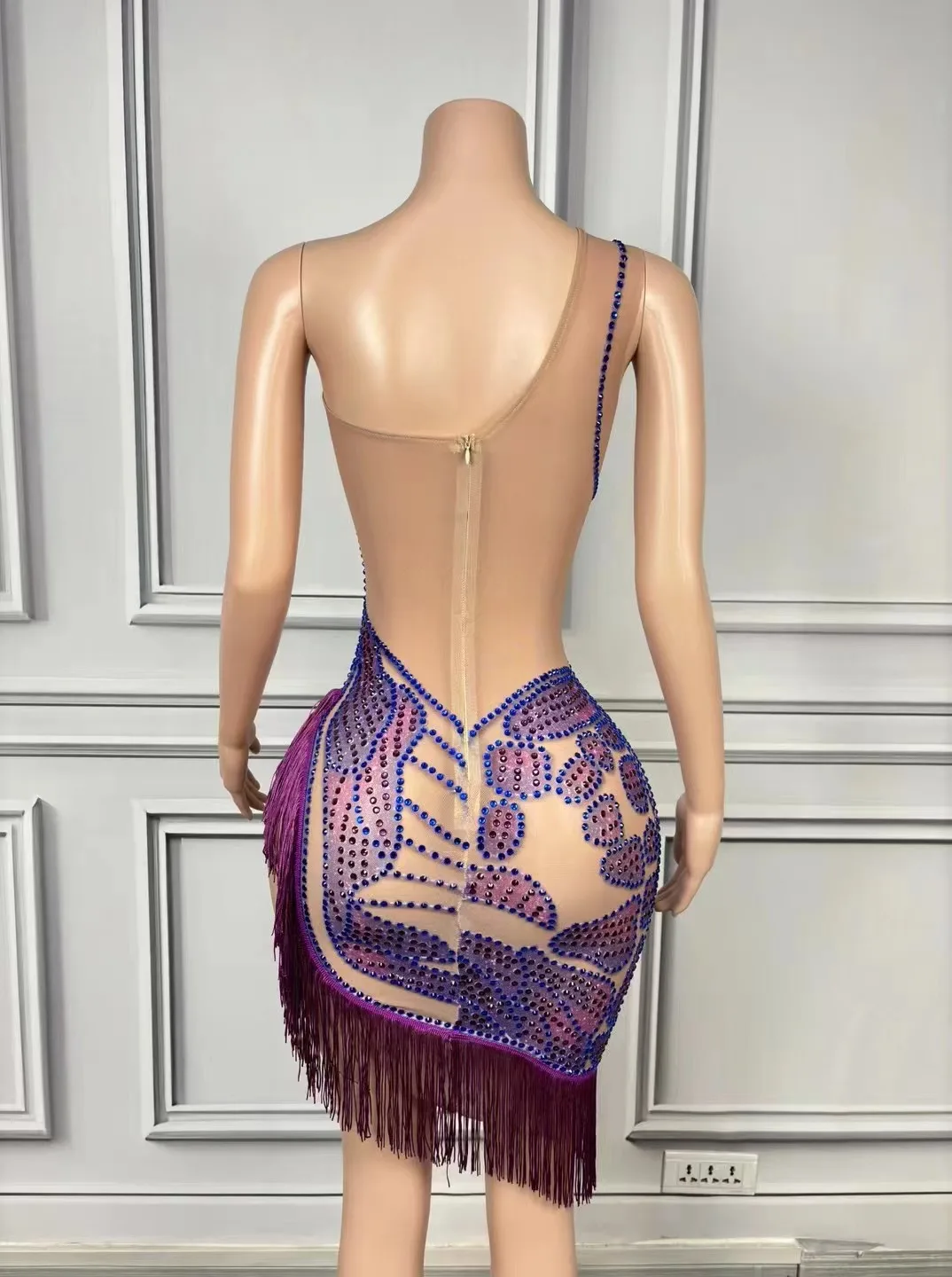 Дизайн на одно плечо эластичная короткая юбка с кисточками облегающая бедра