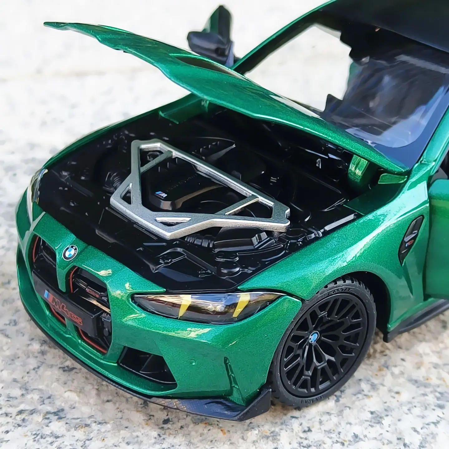 Фото Масштабная модель автомобиля BMW M4 CS 1:24 из сплава, коллекционная, для подарка №2
