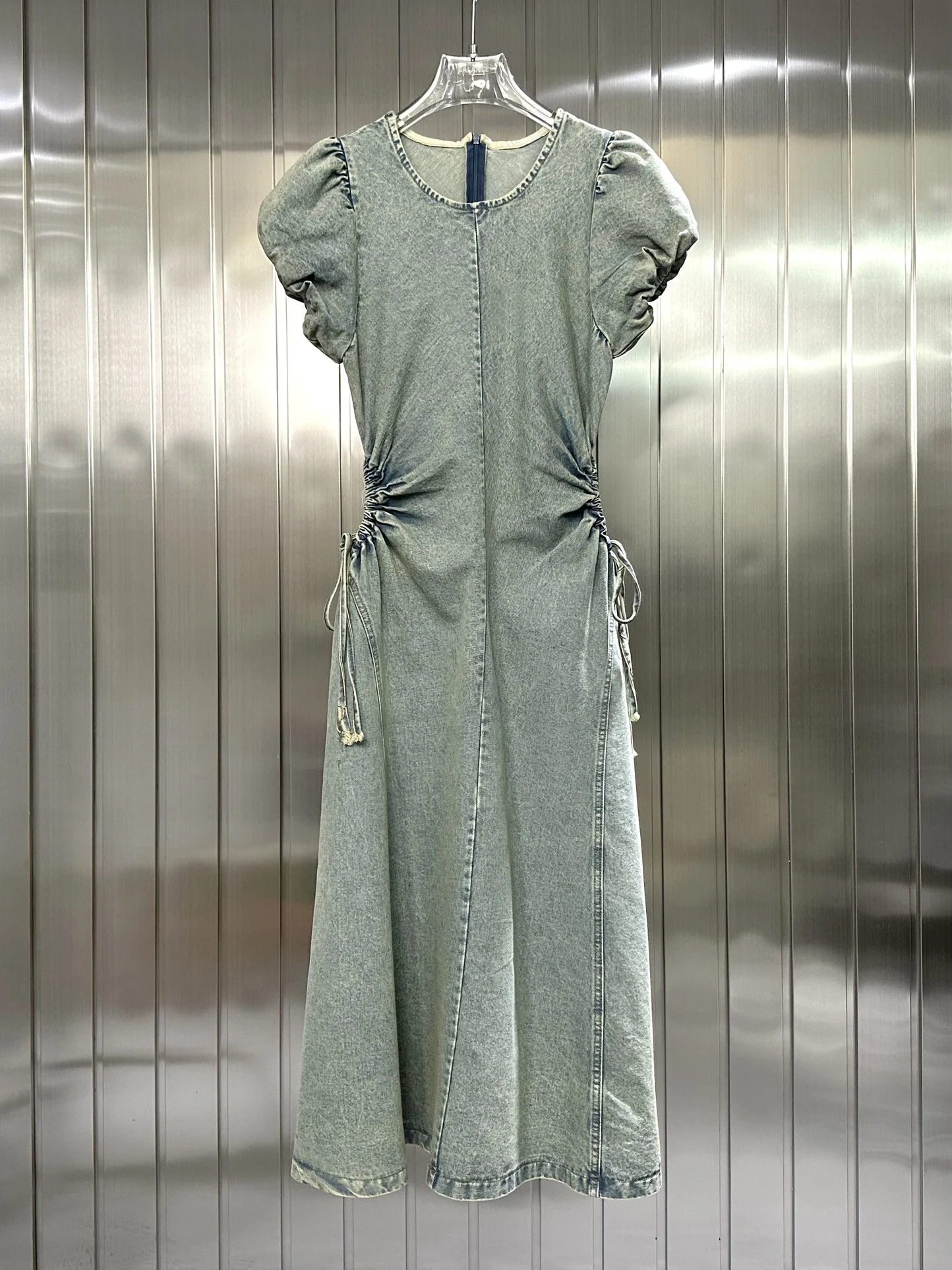 

2023Waist-showing denim dress, drawstring waist-showing design highlights the waist line hem A-shape skirt5.29