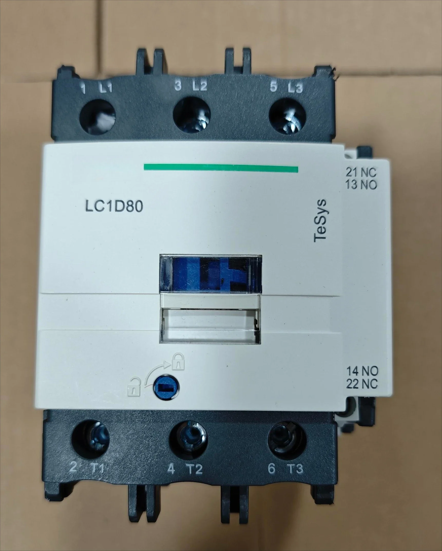 Фото Новый контактор LC1D80P7 AC-3/AC-3e, 440В, 80А, катушка 230В AC 50/60Гц, винтовые клеммы, быстрая доставка №2