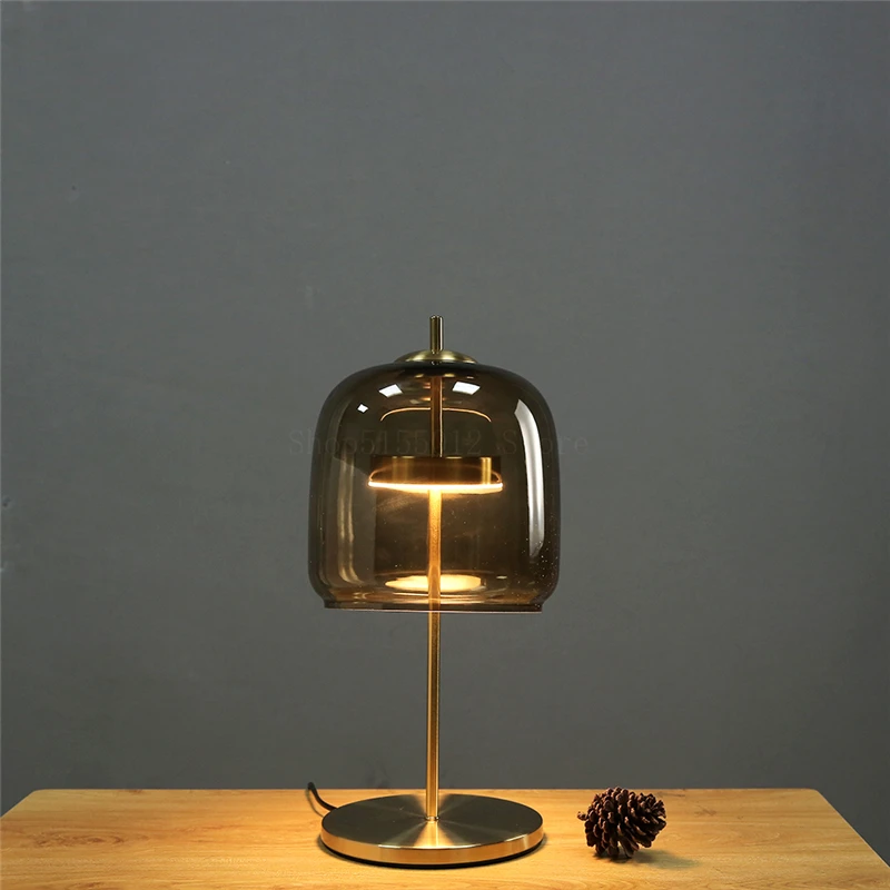 Настольная лампа стеклянная с креативным интерьером для спальни