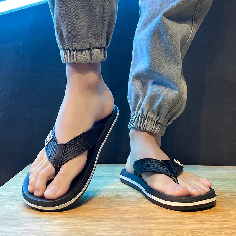 Мужские легкие сандалии Нескользящие износостойкие пляжные шлепанцы лето 2024