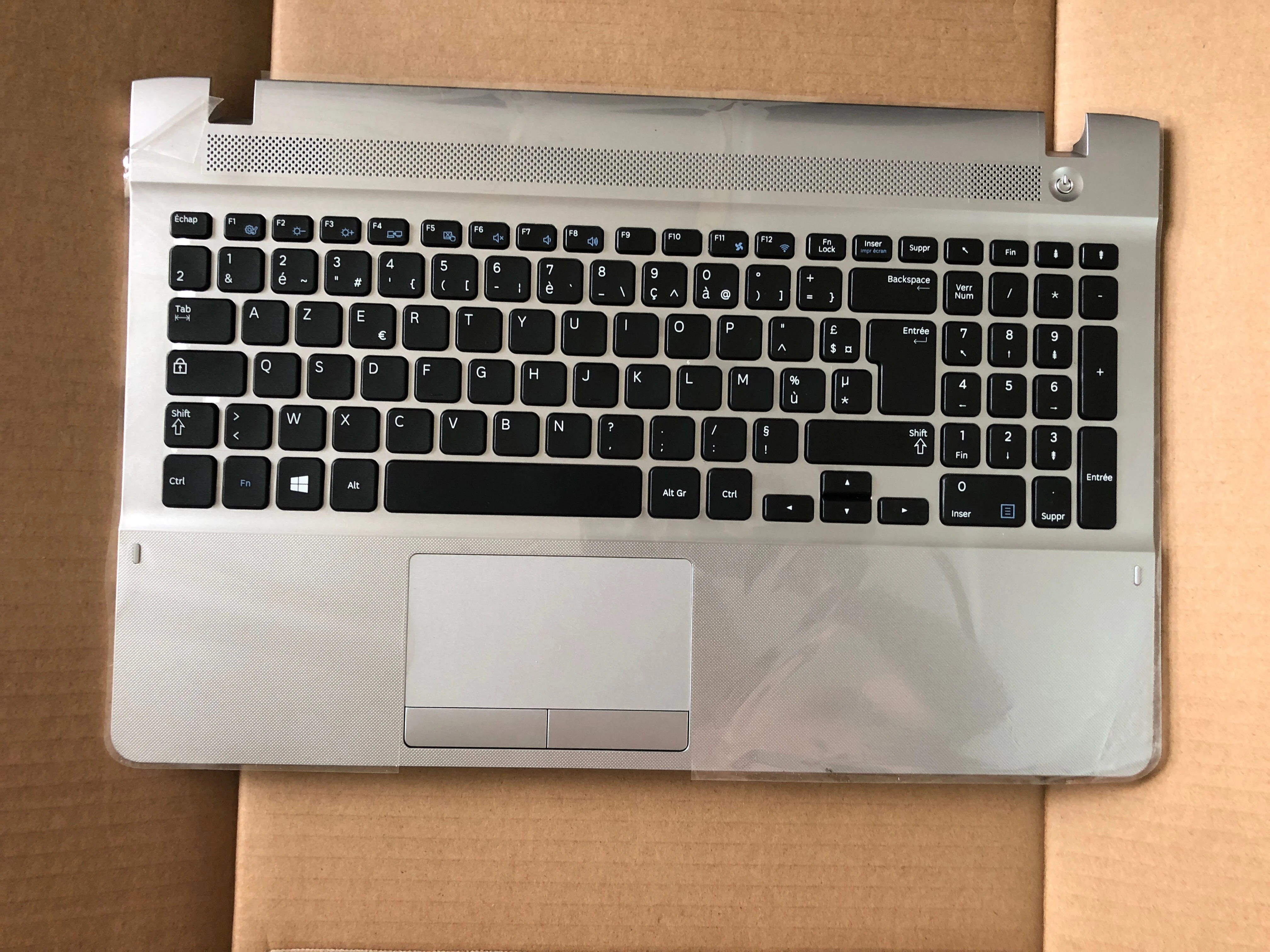 

Чехол для Samsung NP 270E5G 275E5J 270E5U 270E5R 270E5V 300E5E 300E5V