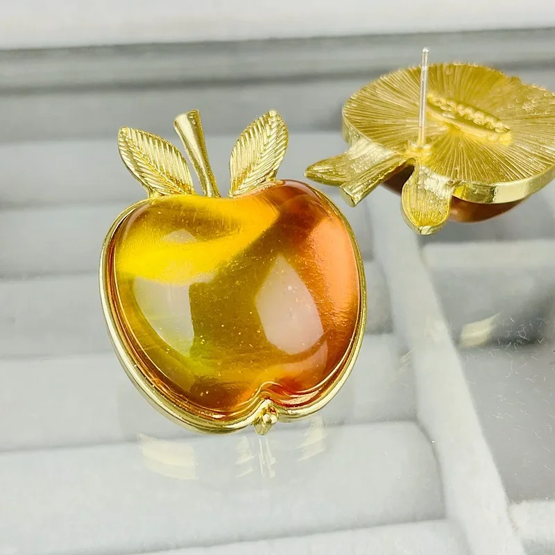 Брошь в виде яблока средневековом ретро-стиле