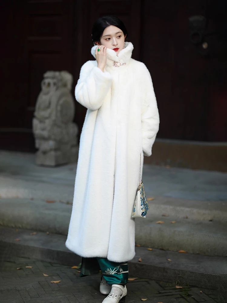 

Lautaro Autumn Winter Long Luxury Elegant Chic Loose Soft Thick Warm White Fluffy Faux Mink Fur Coat Women Furry Overcoat 2023