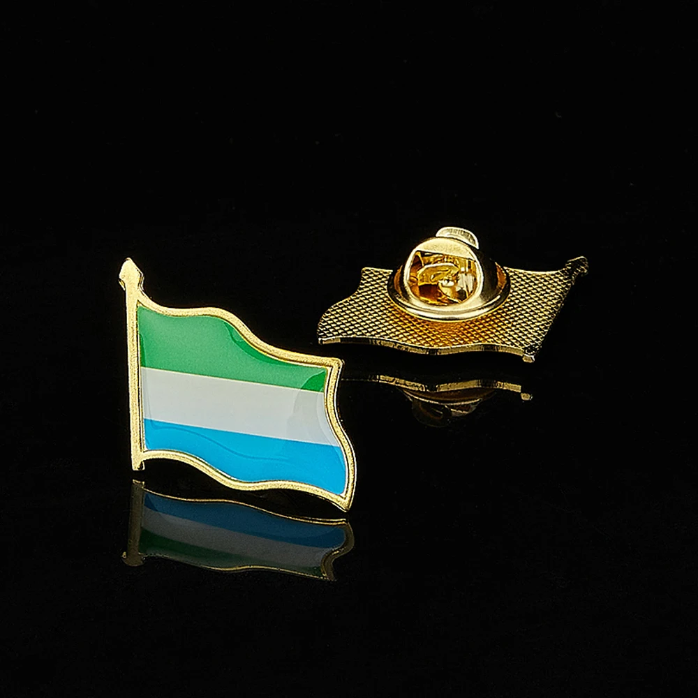 

Металлическая брошь с флагом Сьерра-Леоне