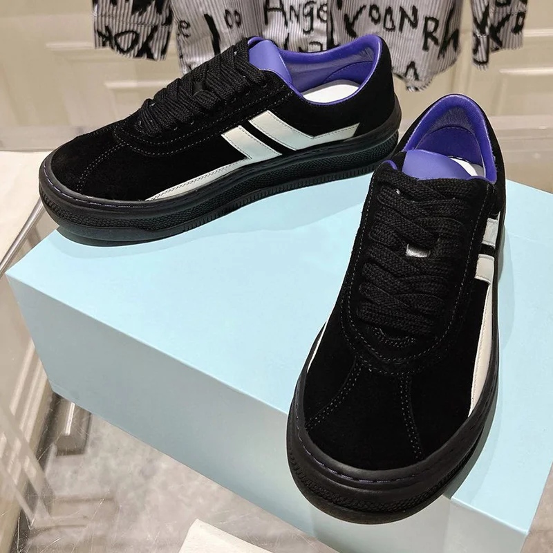 Разноцветные туфли из натуральной кожи на плоской подошве со шнуровкой